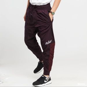 NIKE NSW Woven Joggers AH4844-659 in Purple